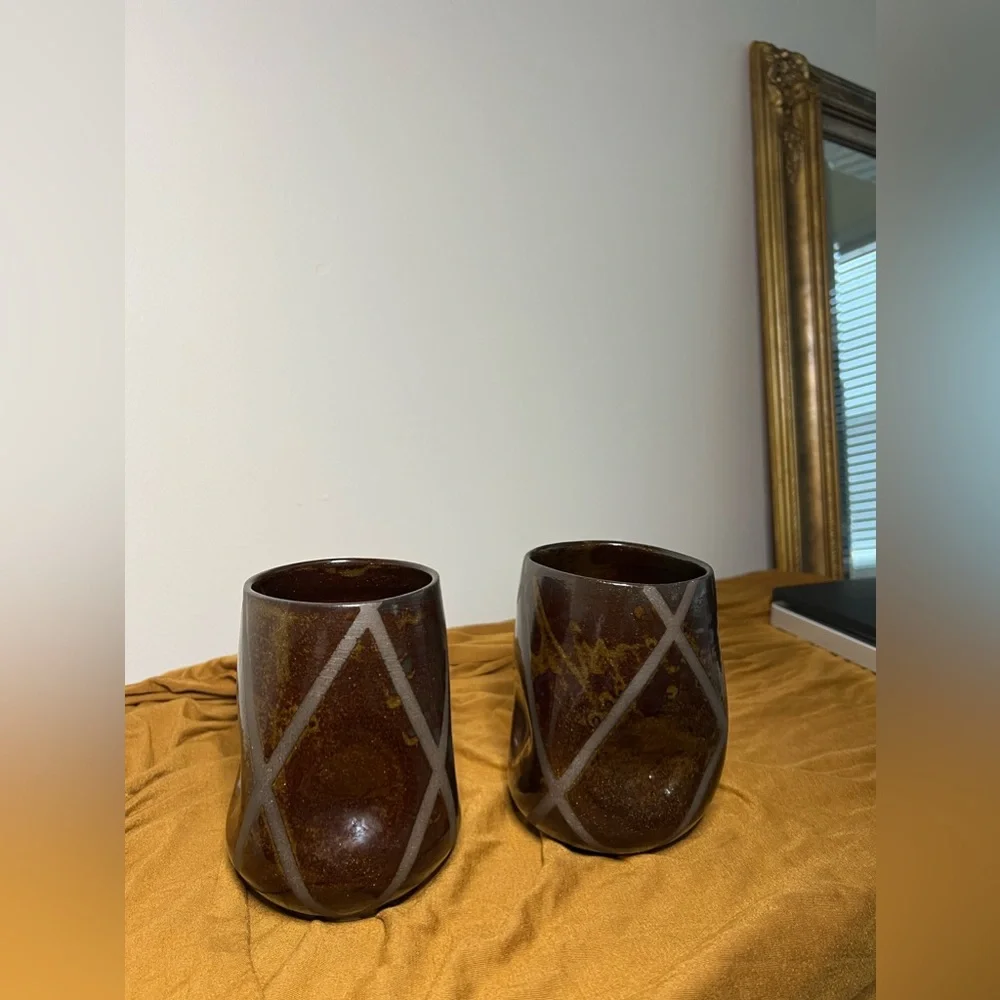 Vases (2) Brown - Picture 12 of 14